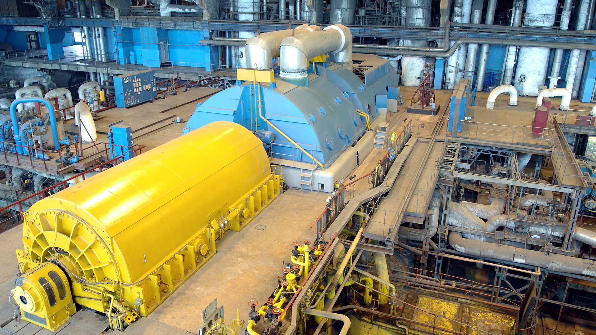 Unit governor mekanis-hidraulik besar pada turbin uap di pembangkit listrik